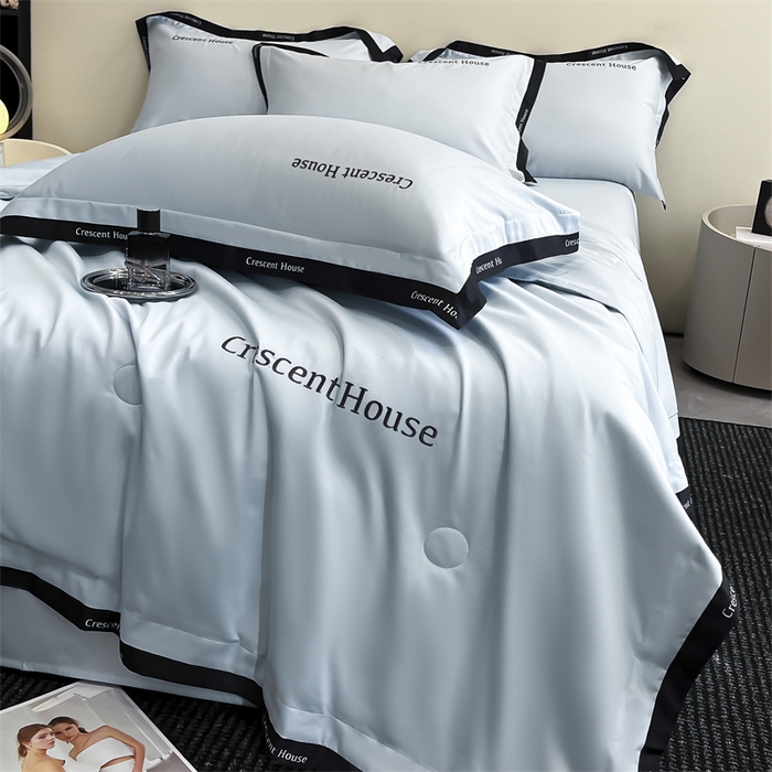 91家纺网 家纺一手货源 找家纺 小久久（小九九） 2025新款水洗冰丝夏被四件套-卡瑞娜系列 卡瑞娜-天空蓝