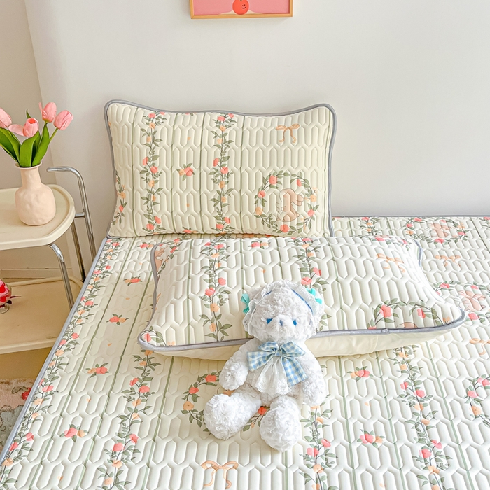 91家纺网 家纺一手货源 找家纺 沐慕 2025新款高克重小清新乳胶凉席-风格二 花花粉兔