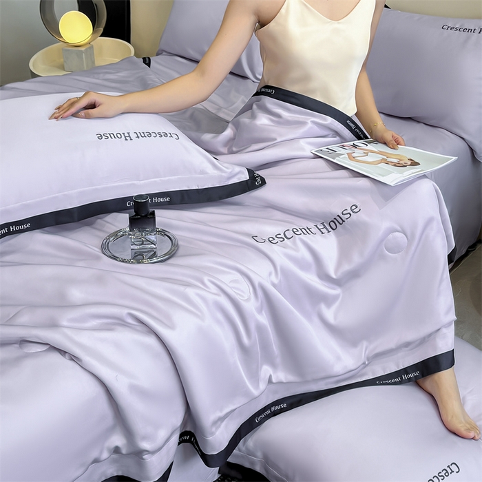 91家纺网 家纺一手货源 找家纺 小久久（小九九） 2025新款水洗冰丝夏被四件套-卡瑞娜系列 卡瑞娜-星黛紫