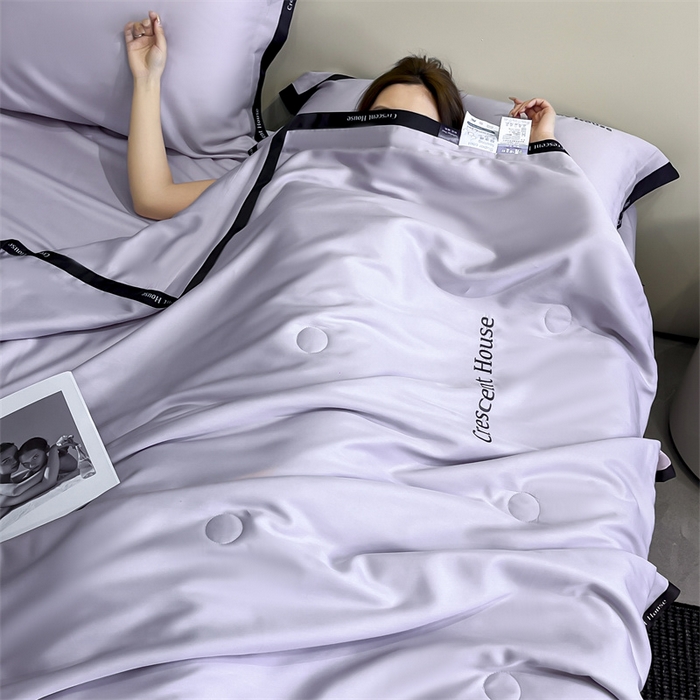 91家纺网 家纺一手货源 找家纺 小久久（小九九） 2025新款水洗冰丝夏被四件套-卡瑞娜系列 卡瑞娜-星黛紫