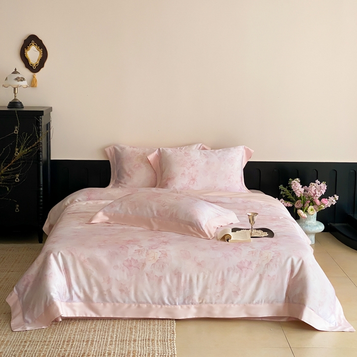 91家纺网 家纺一手货源 找家纺 云栖家居 2025天丝棉数码印花四件套 初见-粉