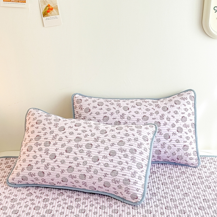 91家纺网 家纺一手货源 找家纺 橘夏家纺 2025新款双层纱小云棉床盖单床盖床盖单件 贝壳秘境--紫贝