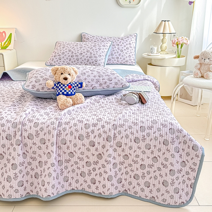 91家纺网 家纺一手货源 找家纺 橘夏家纺 2025新款双层纱小云棉床盖单床盖床盖单件 贝壳秘境--紫贝