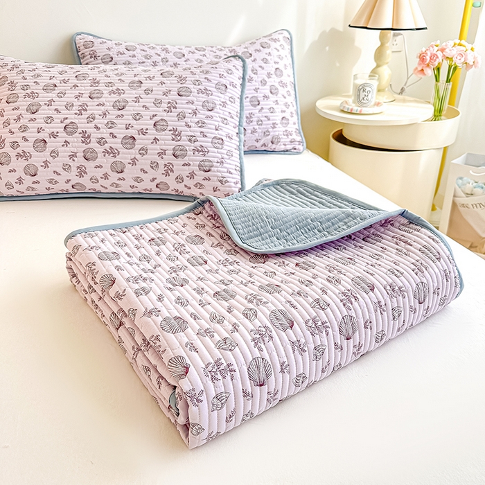 91家纺网 家纺一手货源 找家纺 橘夏家纺 2025新款双层纱小云棉床盖单床盖床盖单件 贝壳秘境--紫贝