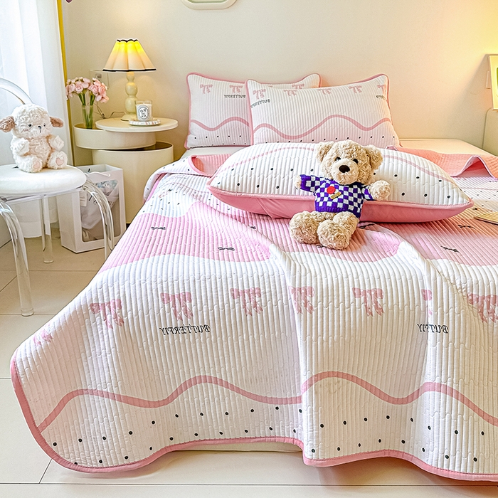 91家纺网 家纺一手货源 找家纺 橘夏家纺 2025新款双层纱小云棉床盖单床盖床盖单件 莓蝶之恋--粉蝶引力