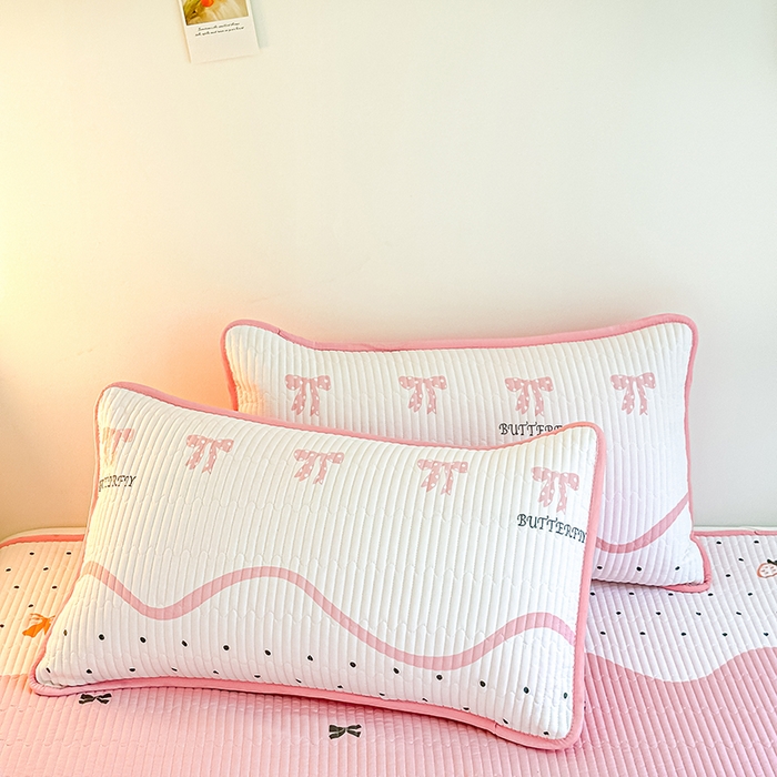 91家纺网 家纺一手货源 找家纺 橘夏家纺 2025新款双层纱小云棉床盖单床盖床盖单件 莓蝶之恋--粉蝶引力