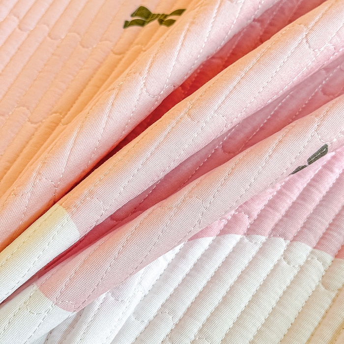 91家纺网 家纺一手货源 找家纺 橘夏家纺 2025新款双层纱小云棉床盖单床盖床盖单件 莓蝶之恋--粉蝶引力