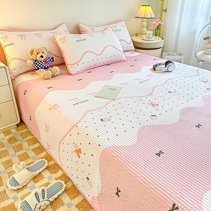 91家纺网 家纺一手货源 找家纺 橘夏家纺 2025新款双层纱小云棉床盖单床盖床盖单件 莓蝶之恋--粉蝶引力