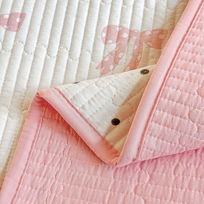 91家纺网 家纺一手货源 找家纺 橘夏家纺 2025新款双层纱小云棉床盖单床盖床盖单件 莓蝶之恋--粉蝶引力