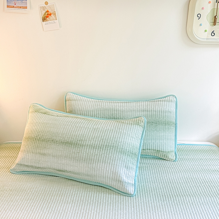 91家纺网 家纺一手货源 找家纺 橘夏家纺 2025新款双层纱小云棉床盖单床盖床盖单件 奇幻梦境--春云