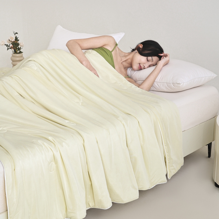 91家纺网 家纺一手货源 找家纺 金帛坊 2025新款凉感丝氨纶夏被夏凉被空调被 浅米黄