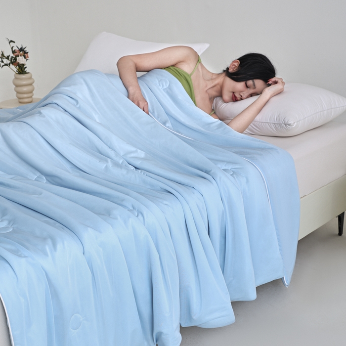 91家纺网 家纺一手货源 找家纺 金帛坊 2025新款凉感丝氨纶夏被夏凉被空调被 天空蓝