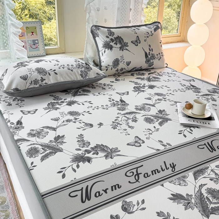 91家纺网 家纺一手货源 找家纺 慕梵家居 2025新款冰豆豆斜纹数码印花床笠款凉席席子三件套 蝶舞-灰