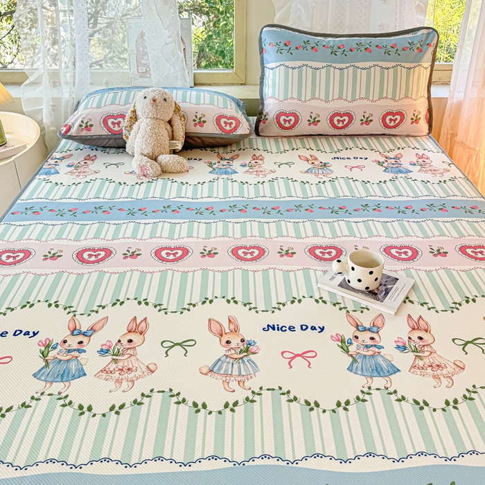 91家纺网 家纺一手货源 找家纺 慕梵家居 2025新款冰豆豆斜纹数码印花床单款凉席席子三件套 可爱萌兔