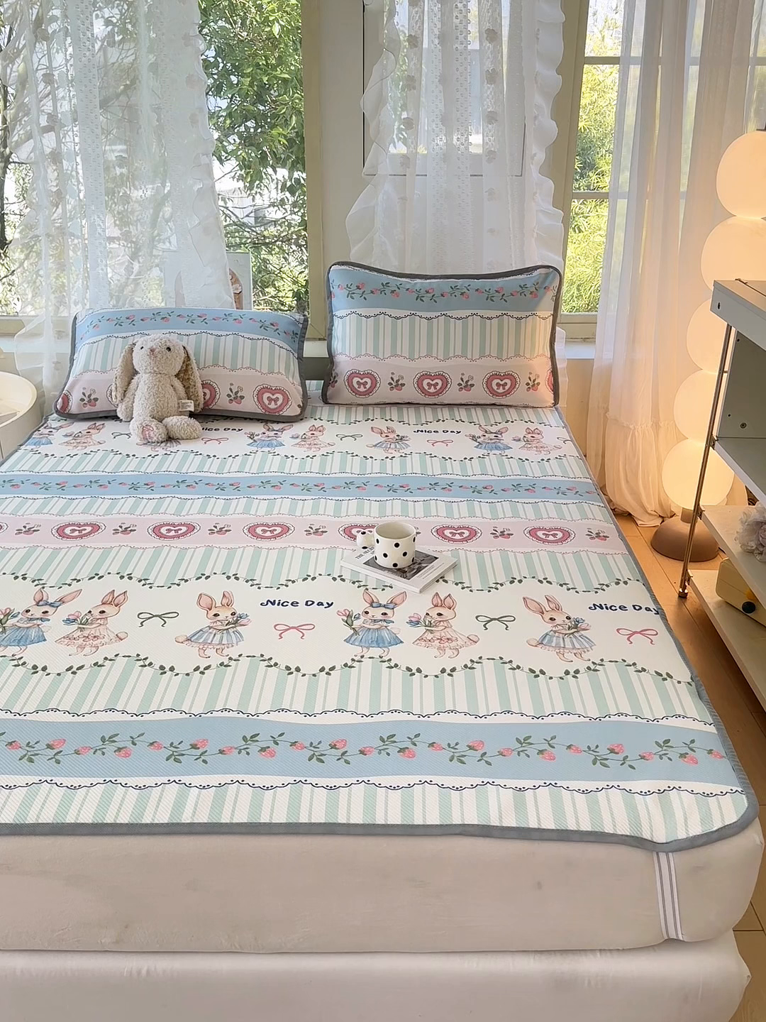 91家纺网 家纺一手货源 找家纺 慕梵家居 2025新款冰豆豆斜纹数码印花床单款凉席席子三件套 可爱萌兔