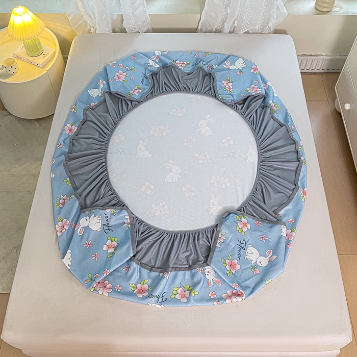 91家纺网 家纺一手货源 找家纺 慕梵家居 2025新款冰豆豆斜纹数码印花床笠款凉席席子三件套 花园兔