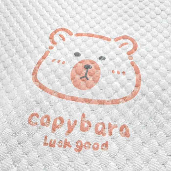 91家纺网 家纺一手货源 找家纺 慕梵家居 2025新款冰豆豆数码印花圆网凉席款凉席席子三件套 小棕熊