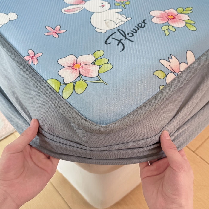 91家纺网 家纺一手货源 找家纺 慕梵家居 2025新款冰豆豆斜纹数码印花床笠款凉席席子三件套 花园兔