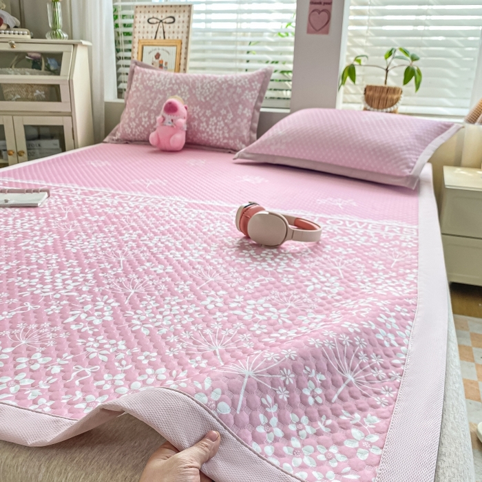 91家纺网 家纺一手货源 找家纺 慕梵家居 2025新款冰豆豆数码印花圆网凉席款凉席席子三件套 幸运花