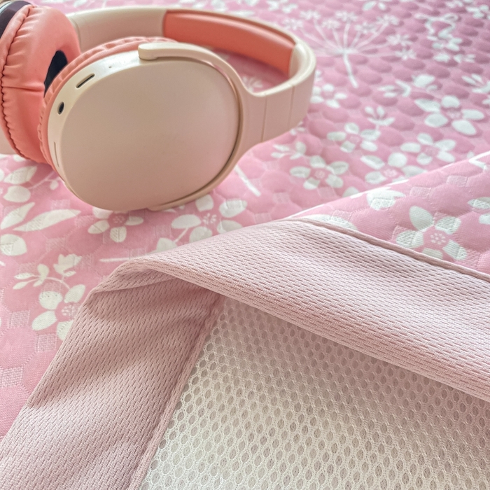 91家纺网 家纺一手货源 找家纺 慕梵家居 2025新款冰豆豆数码印花圆网凉席款凉席席子三件套 幸运花