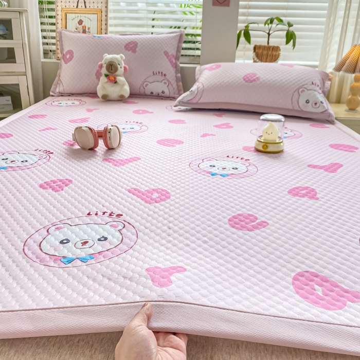 慕梵家居 2025新款冰豆豆数码印花圆网凉席款凉席席子三件套 字母熊