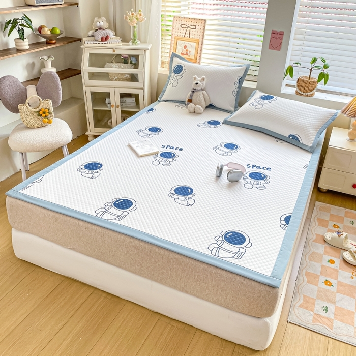 91家纺网 家纺一手货源 找家纺 慕梵家居 2025新款冰豆豆数码印花圆网凉席款凉席席子三件套 醉入星河