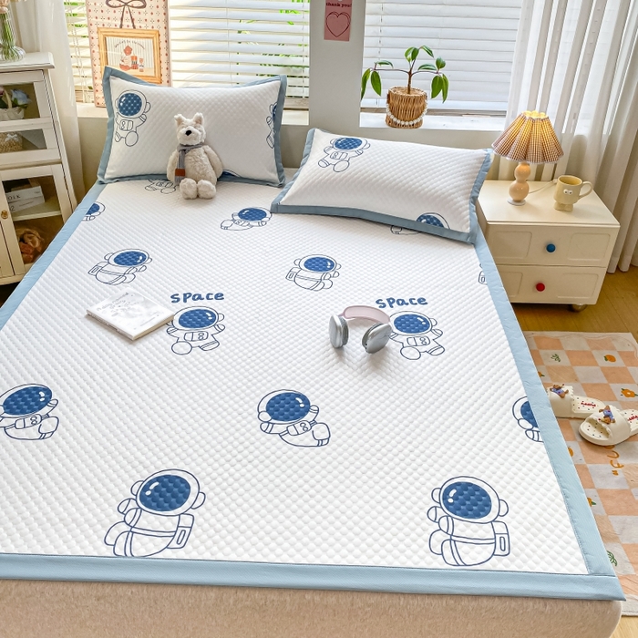 91家纺网 家纺一手货源 找家纺 慕梵家居 2025新款冰豆豆数码印花圆网凉席款凉席席子三件套 醉入星河