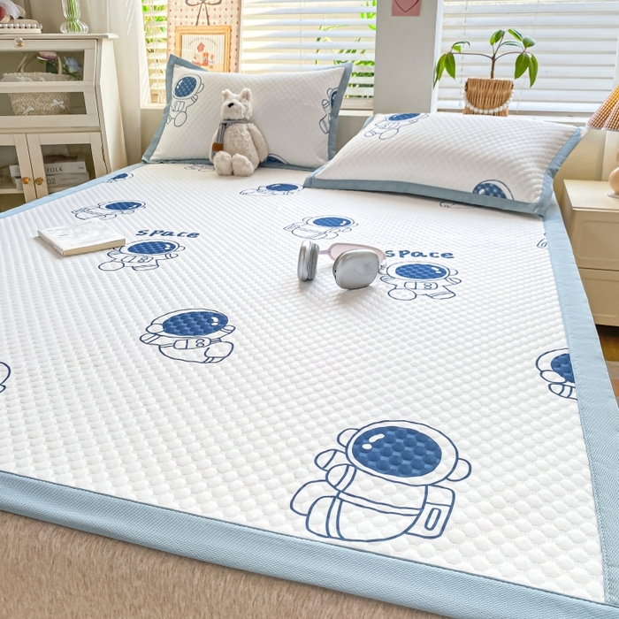 91家纺网 家纺一手货源 找家纺 慕梵家居 2025新款冰豆豆数码印花圆网凉席款凉席席子三件套 醉入星河