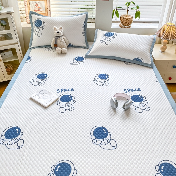 91家纺网 家纺一手货源 找家纺 慕梵家居 2025新款冰豆豆数码印花圆网凉席款凉席席子三件套 醉入星河