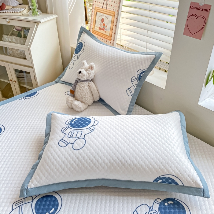 91家纺网 家纺一手货源 找家纺 慕梵家居 2025新款冰豆豆数码印花圆网凉席款凉席席子三件套 醉入星河