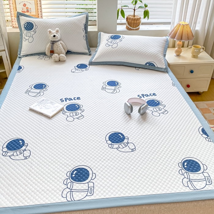 91家纺网 家纺一手货源 找家纺 慕梵家居 2025新款冰豆豆数码印花圆网凉席款凉席席子三件套 醉入星河