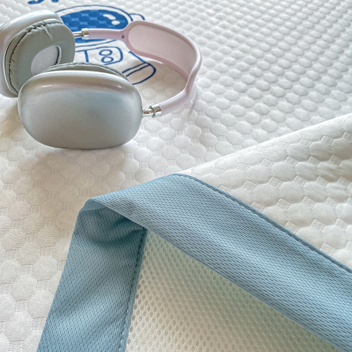 91家纺网 家纺一手货源 找家纺 慕梵家居 2025新款冰豆豆数码印花圆网凉席款凉席席子三件套 醉入星河