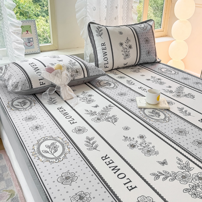 91家纺网 家纺一手货源 找家纺 慕梵家居 2025新款冰豆豆斜纹数码印花床笠款凉席席子三件套 素雅