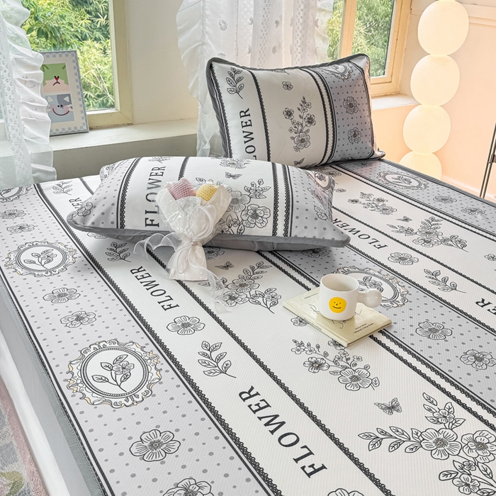 91家纺网 家纺一手货源 找家纺 慕梵家居 2025新款冰豆豆斜纹数码印花床笠款凉席席子三件套 素雅