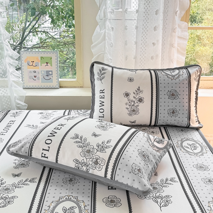 91家纺网 家纺一手货源 找家纺 慕梵家居 2025新款冰豆豆斜纹数码印花床笠款凉席席子三件套 素雅