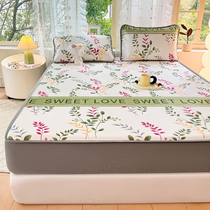 91家纺网 家纺一手货源 找家纺 慕梵家居 2025新款冰豆豆斜纹数码印花床笠款凉席席子三件套 甜蜜的爱