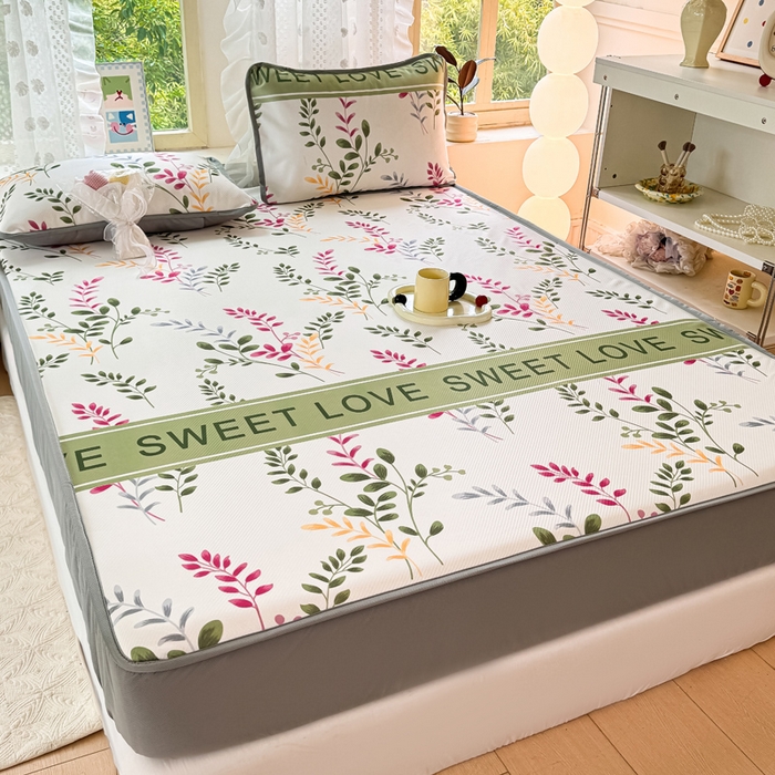 91家纺网 家纺一手货源 找家纺 慕梵家居 2025新款冰豆豆斜纹数码印花床笠款凉席席子三件套 甜蜜的爱