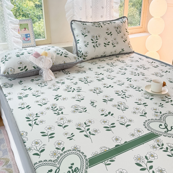 91家纺网 家纺一手货源 找家纺 慕梵家居 2025新款冰豆豆斜纹数码印花床笠款凉席席子三件套 小雏菊-绿