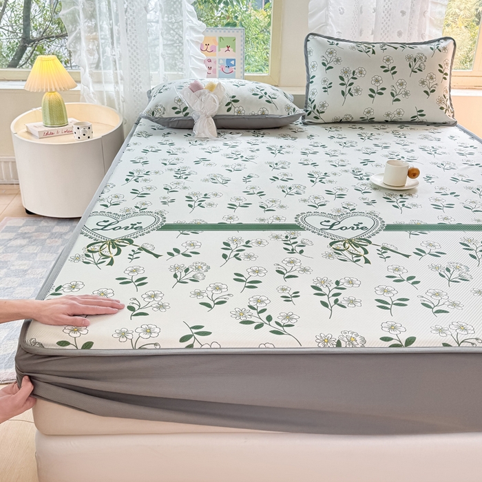 91家纺网 家纺一手货源 找家纺 慕梵家居 2025新款冰豆豆斜纹数码印花床笠款凉席席子三件套 小雏菊-绿