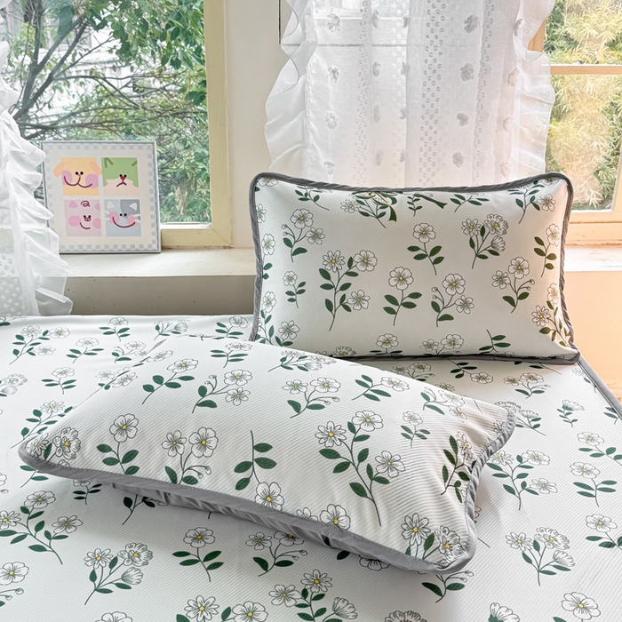 91家纺网 家纺一手货源 找家纺 慕梵家居 2025新款冰豆豆斜纹数码印花床笠款凉席席子三件套 小雏菊-绿