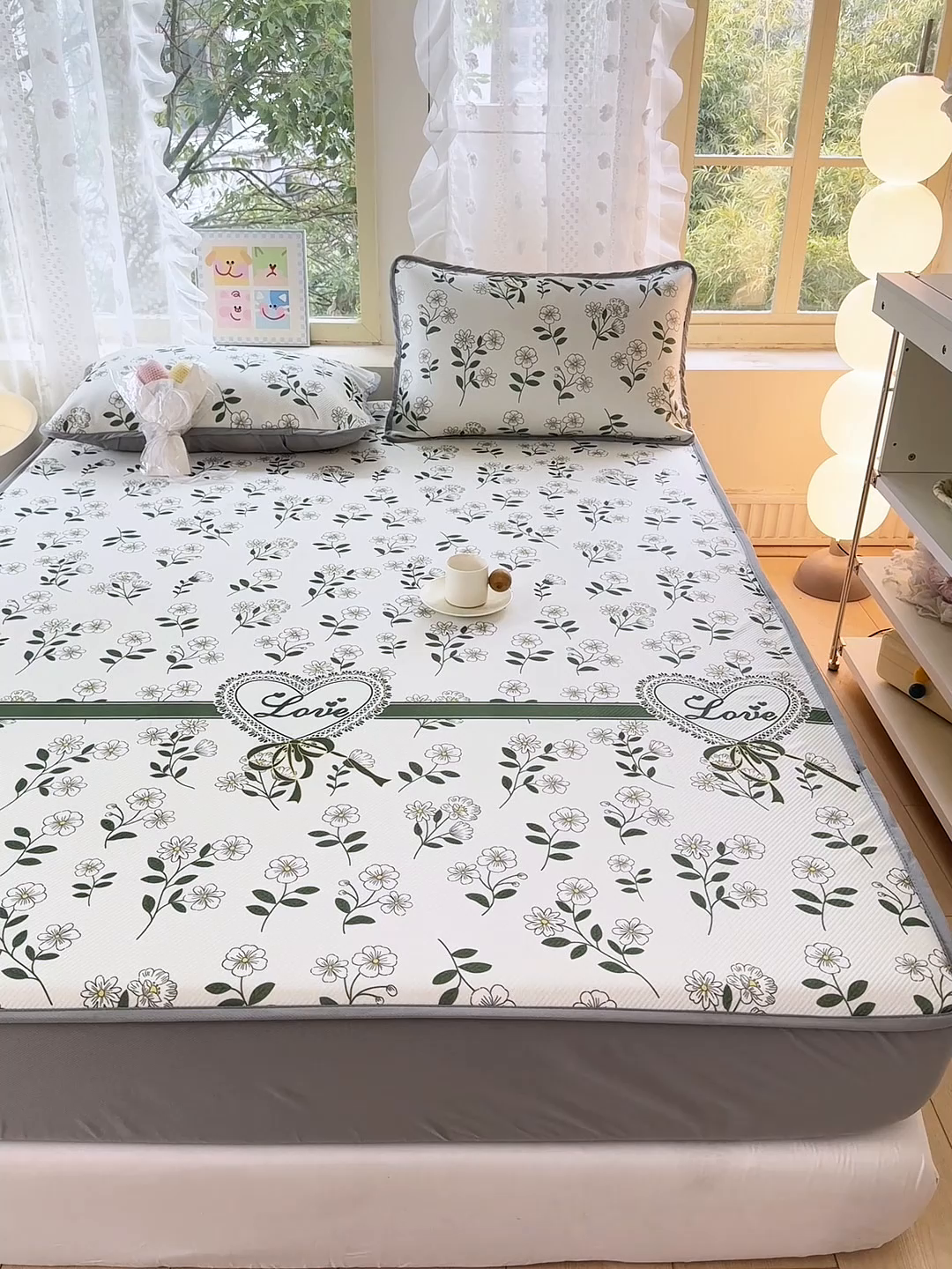 91家纺网 家纺一手货源 找家纺 慕梵家居 2025新款冰豆豆斜纹数码印花床笠款凉席席子三件套 小雏菊-绿