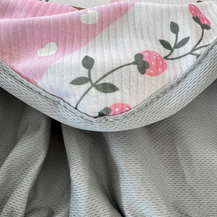 91家纺网 家纺一手货源 找家纺 慕梵家居 2025新款冰豆豆斜纹数码印花床笠款凉席席子三件套 熊宝宝-粉