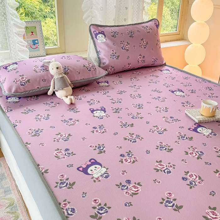 91家纺网 家纺一手货源 找家纺 慕梵家居 2025新款冰豆豆斜纹数码印花床笠款凉席席子三件套 紫洛米