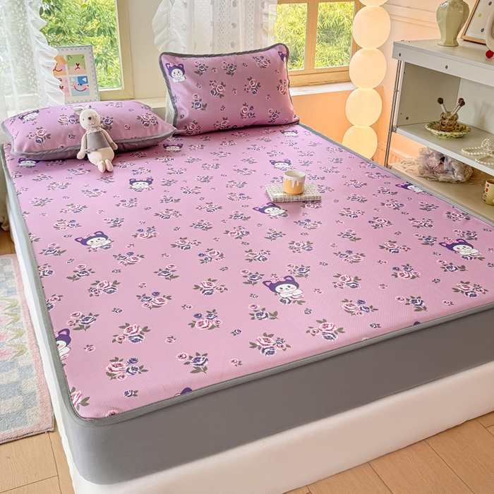 91家纺网 家纺一手货源 找家纺 慕梵家居 2025新款冰豆豆斜纹数码印花床笠款凉席席子三件套 紫洛米