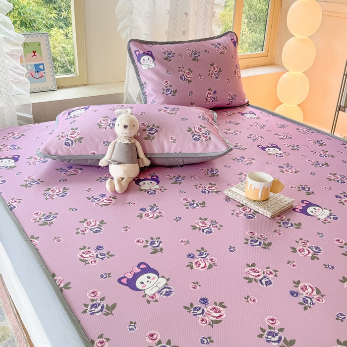 91家纺网 家纺一手货源 找家纺 慕梵家居 2025新款冰豆豆斜纹数码印花床笠款凉席席子三件套 紫洛米