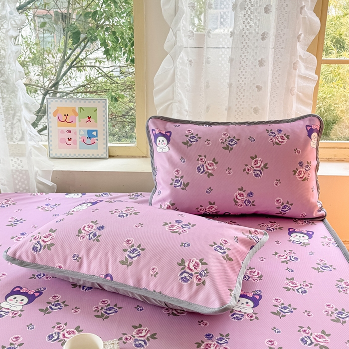 91家纺网 家纺一手货源 找家纺 慕梵家居 2025新款冰豆豆斜纹数码印花床笠款凉席席子三件套 紫洛米