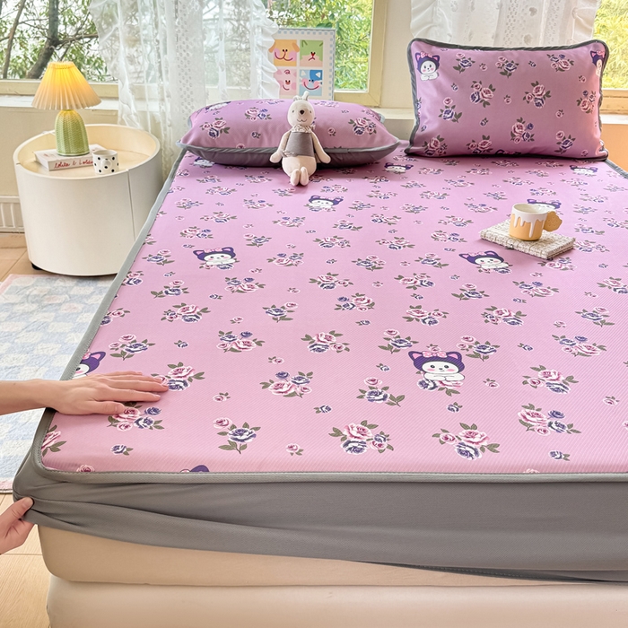 91家纺网 家纺一手货源 找家纺 慕梵家居 2025新款冰豆豆斜纹数码印花床笠款凉席席子三件套 紫洛米