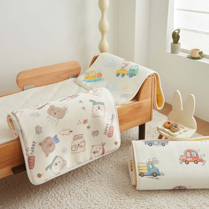 91家纺网 家纺一手货源 找家纺 艾佳宝贝 2025春夏A类多动能儿童双面床垫冰丝凉席 叠拍图