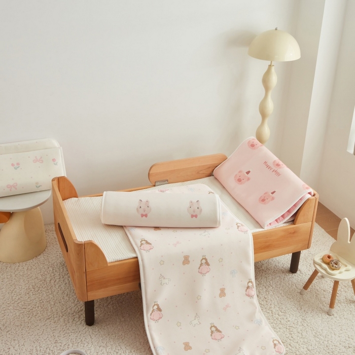 91家纺网 家纺一手货源 找家纺 艾佳宝贝 2025春夏A类多动能儿童双面床垫冰丝凉席 叠拍图