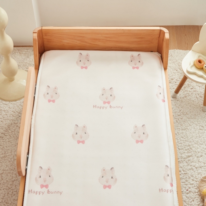 91家纺网 家纺一手货源 找家纺 艾佳宝贝 2025春夏A类多动能儿童双面床垫冰丝凉席 乖萌甜兔